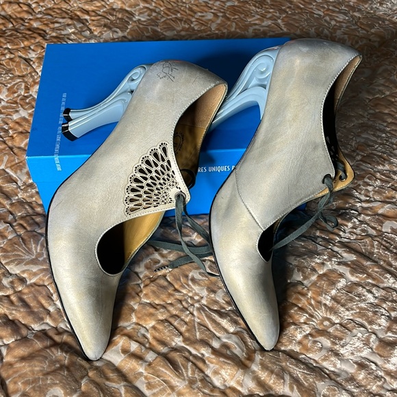 John Fluevog Shoes - Fluevogs Estella Celestial Pumps size 11